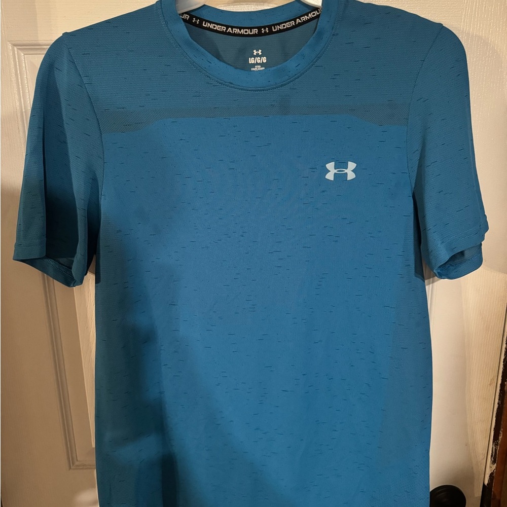 Under Armour Fitted Shirt
Size L
Worn Twice